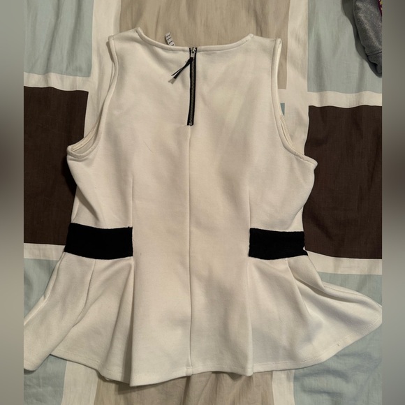 Women’s fit & flare, cream/black size medium top - Picture 2 of 3